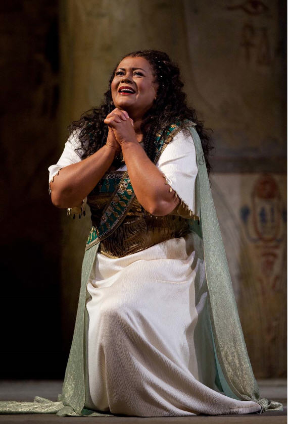 Violeta Urmana - Photo: Marty Sohl/Metropolitan Opera